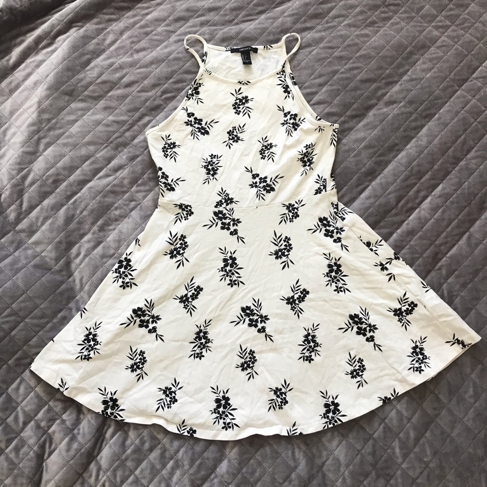 Cute Patterned Spring Dress - Picture 2 of 4